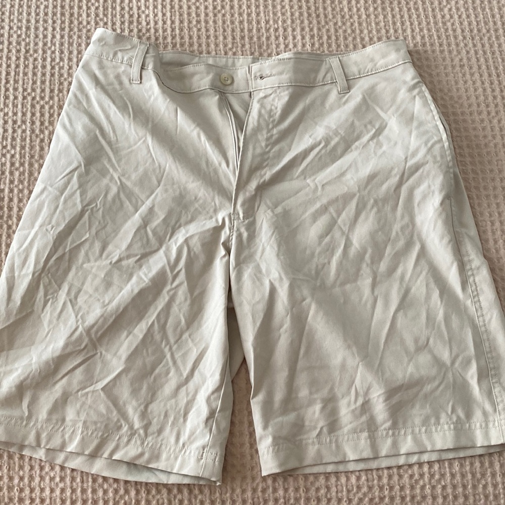 Men’s C9 by Champion Khaki Shorts Size 34